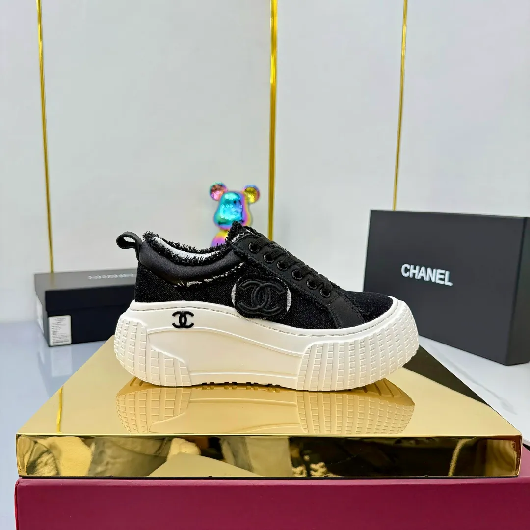 👟👟Ex-factory price 640👟👟 Chanel bread shoes ~ original calfskin panda shoes Chanel 25C latest hot style panda black and white sports shoes casual sneakers Xiaoxiang hot item classic black and white panda color coco girls must pay Fabric: original custom mixed sheepskin lining: original imported breathable mesh lining outsole: Original molded rubber + TPU combination Size: Women's 35-41 Buy now👉
